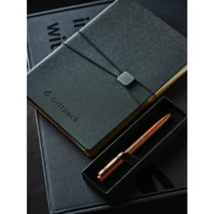 Notizbuch mit Stift im Geschenkset