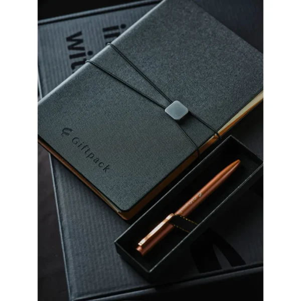 Notizbuch mit Stift im Geschenkset